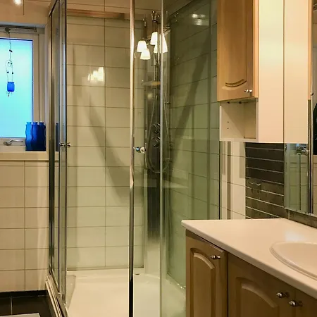 Lovely Amidst Bustling Wildlife Vannareid