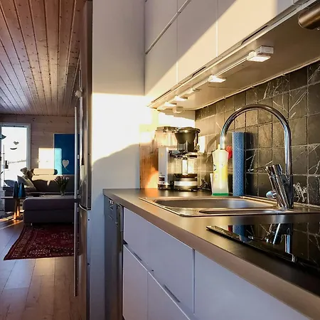 Lovely Amidst Bustling Wildlife Vannareid