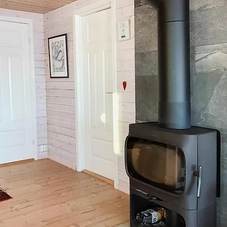 Lovely Amidst Bustling Wildlife Vannareid