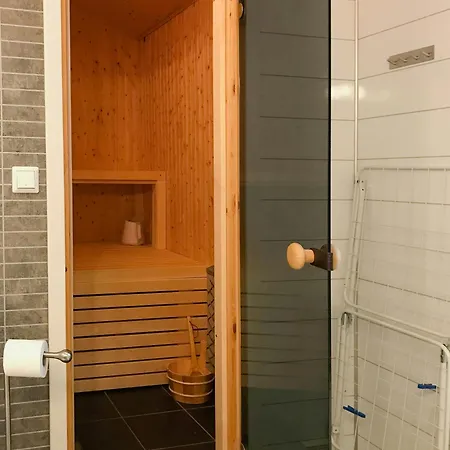 Lovely Amidst Bustling Wildlife * Vannareid